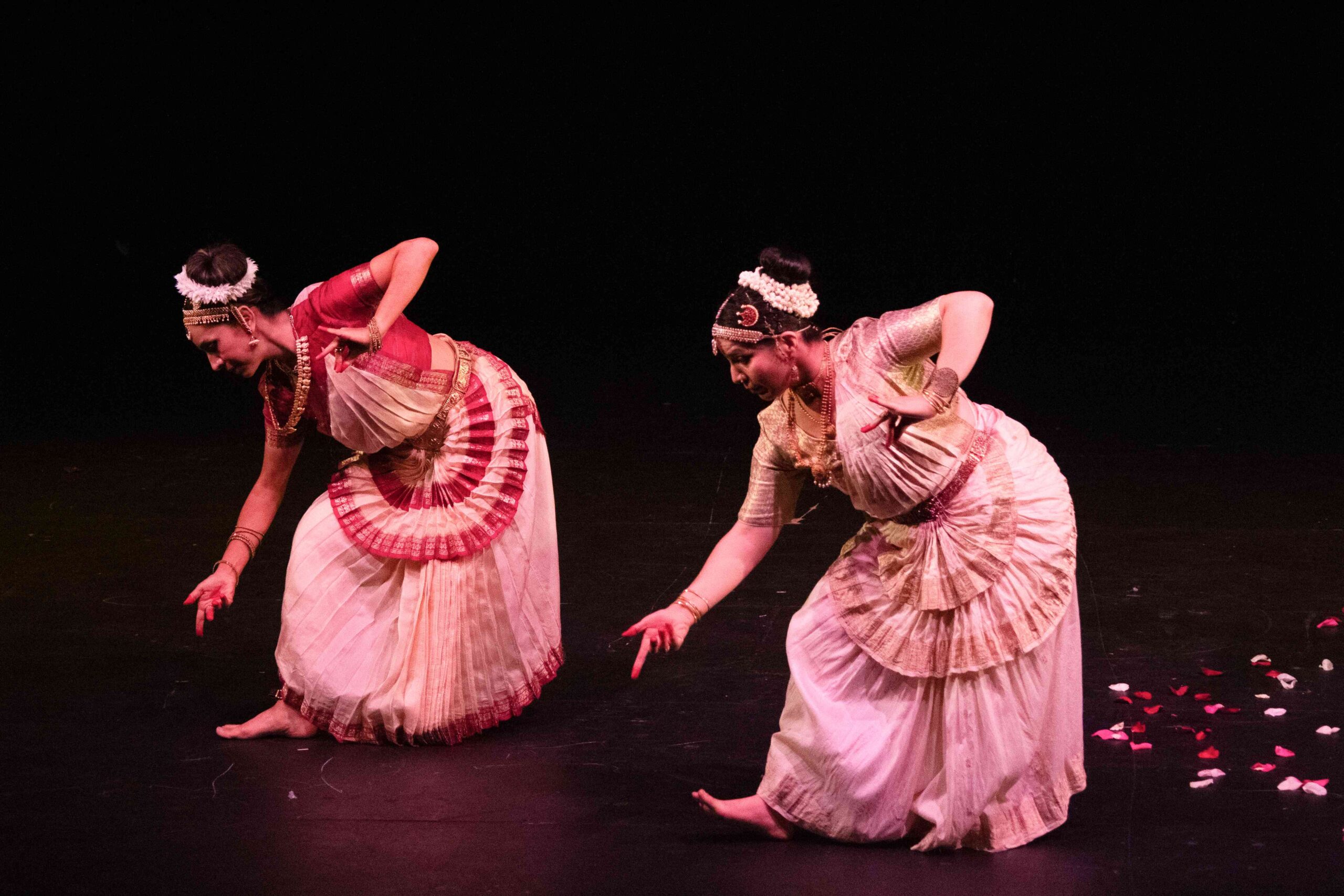 Esta semana, invita Inbal a descubrir propuestas dancísticas que fusionan tradición, vanguardia y experimentación