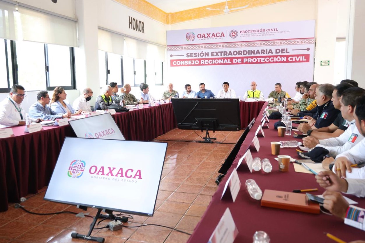 Pegan bandas delanteras de Tormenta Tropical “Erick” a costas de Oaxaca