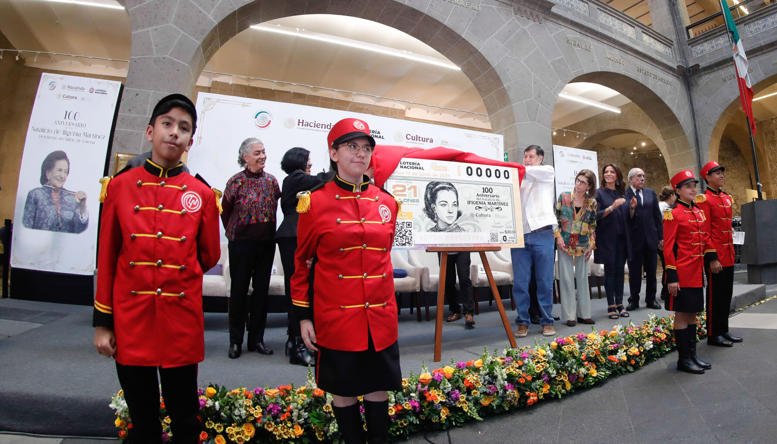 Develan Billete de Lotería con motivo del 100 Aniversario del Natalicio de Ifigenia Martínez Hernández
