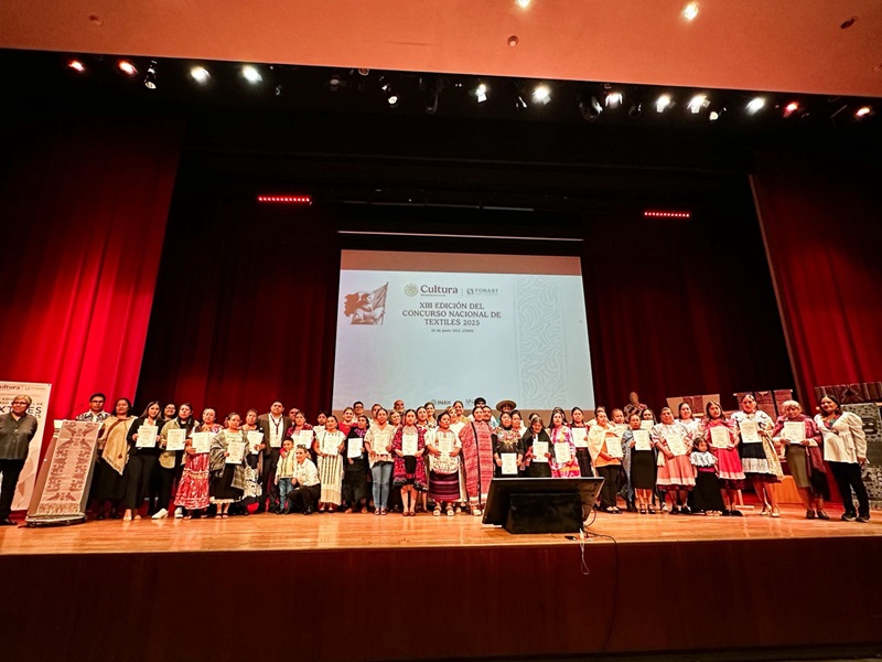 Deslumbra Oaxaca en el XIII Concurso Nacional de Textiles 2025
