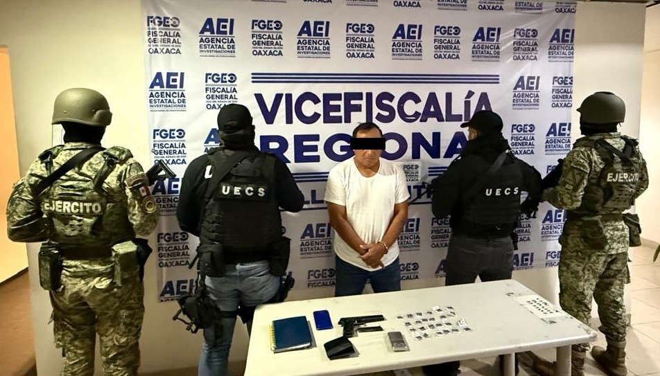 Detienen a una persona y aseguran drogas y una libreta con datos de varias personas