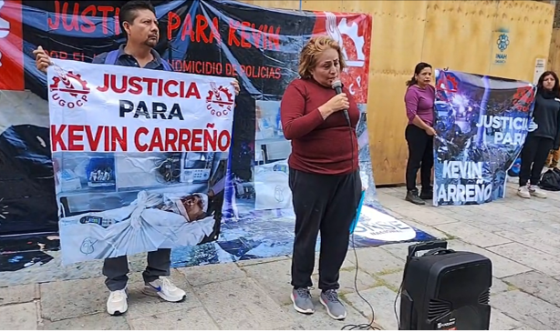 Madre de joven motociclista perseguido y atropellado por policías del municipio de Oaxaca Juárez demanda justicia al edil Raymundo Chagoya