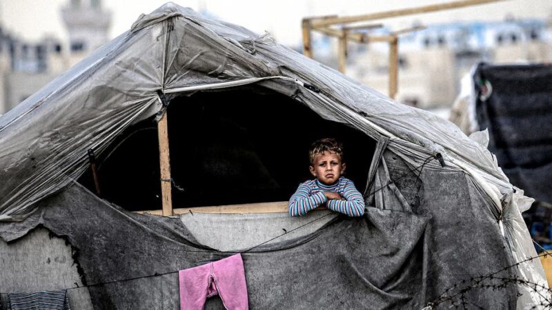 En Gaza las madres piden a sus hijos que no jueguen para ahorrar energía ante la falta de alimentos