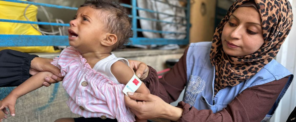 Miles de bebés palestinos están desnutridos, mientras los camiones con comida permanecen en la frontera por órdenes del Ejército Israelí