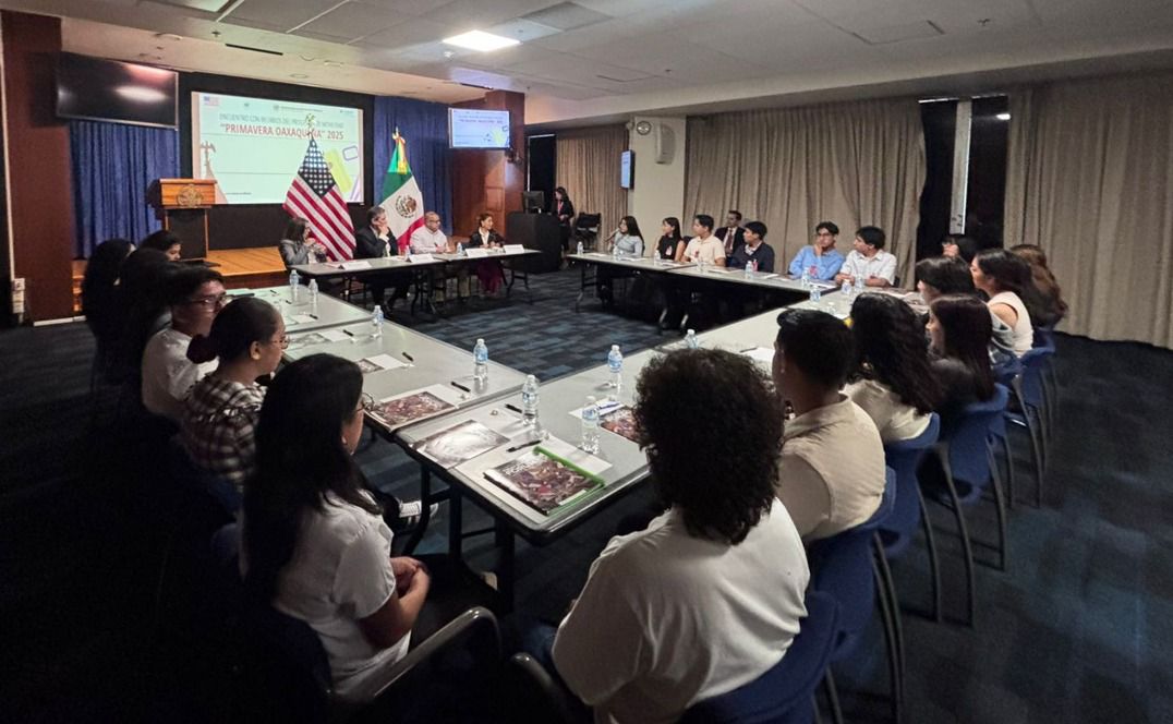 Parten a Estados Unidos los primeros becarios del programa “Primavera Oaxaqueña”