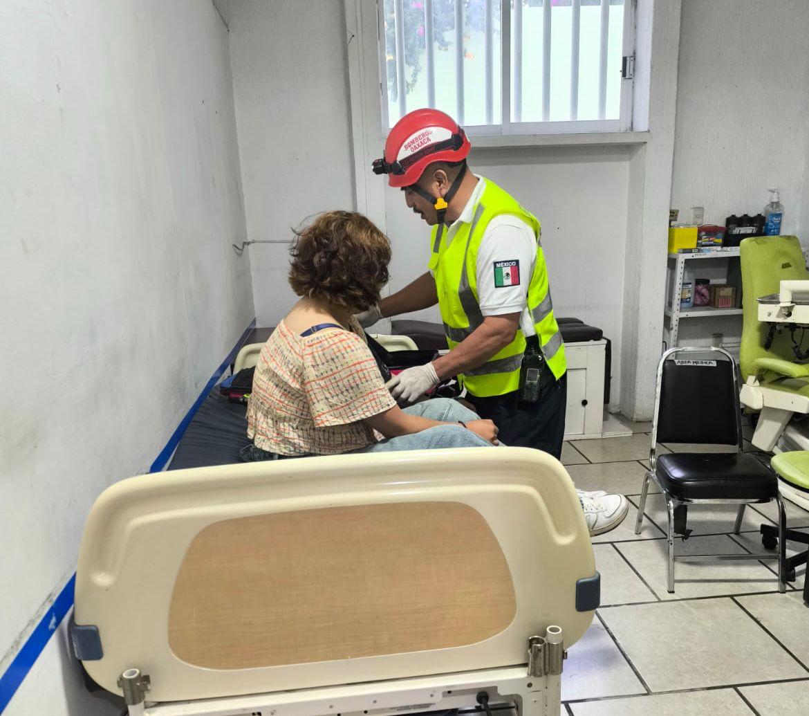 Brinda Policía Vial Estatal auxilio a joven tras ingerir bebida presuntamente adulterada