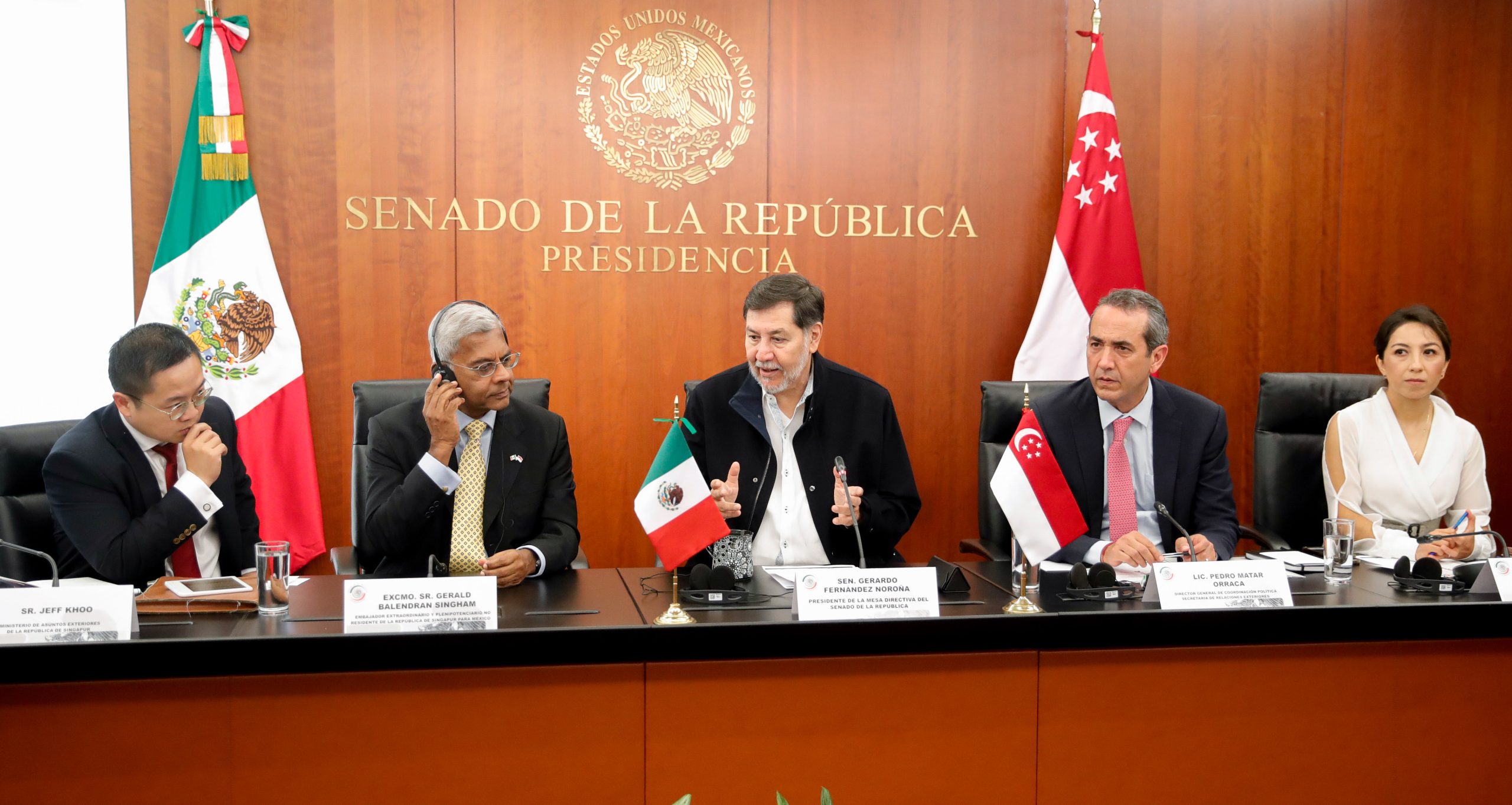 Se reúne Fernández Noroña con Gerald Balendran, embajador no residente de Singapur en México