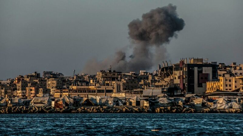 Las fuerzas israelíes matan en dos días a 105 palestinos que buscaban comida en Gaza