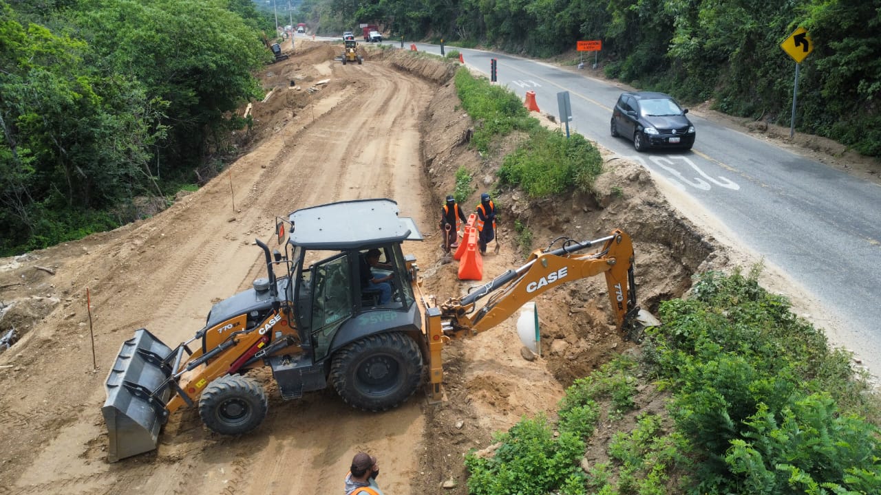 Exhorta Sectur-Oaxaca a turistas tomar precauciones por paso intermitente en Carretera Federal 200