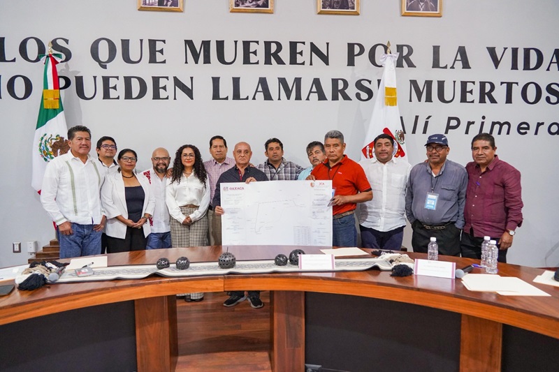 Firman Cerro Marín y Chinantla acuerdo para recuperar la paz en sus comunidades