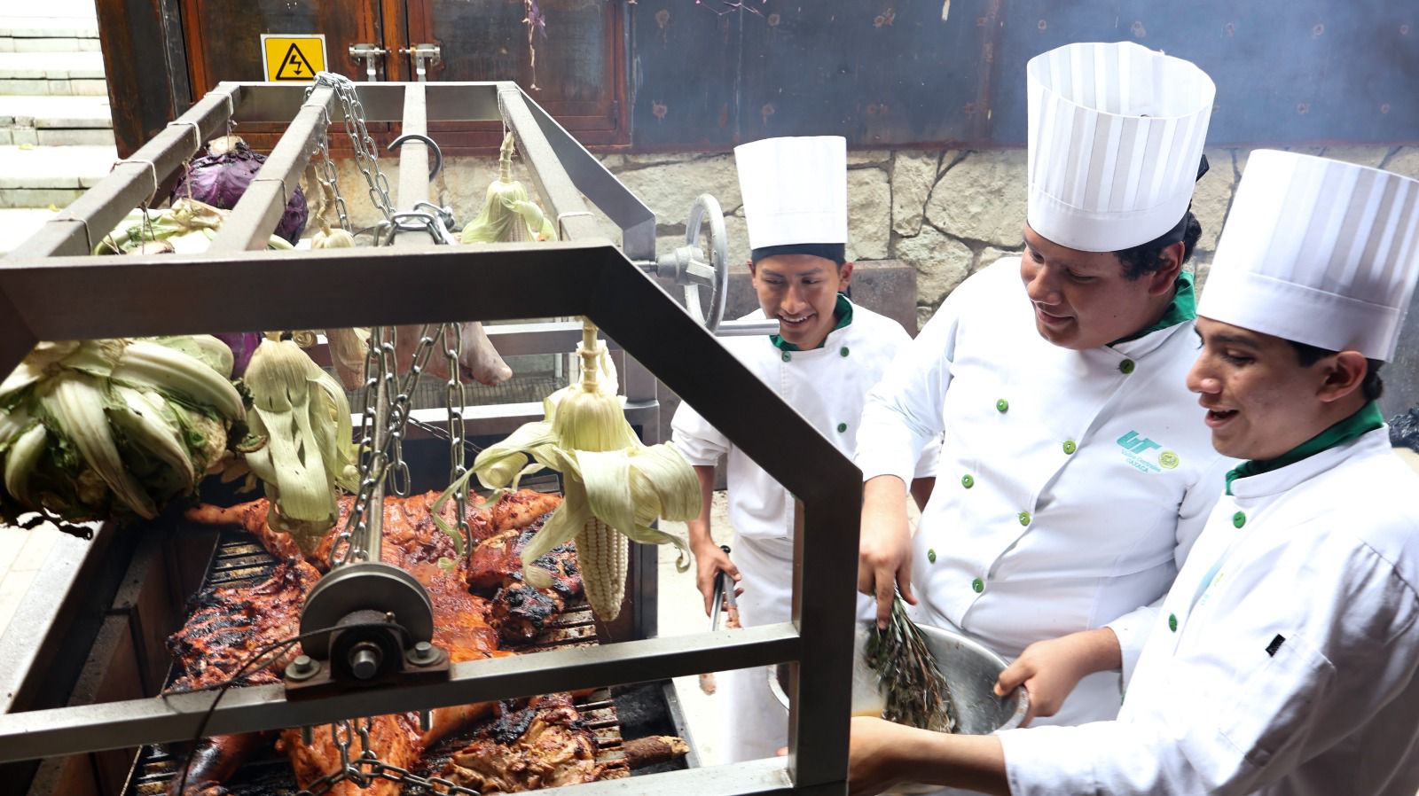 Con éxito celebran estudiantes de Gastronomía de la UTVCO el Taco Fest 2025