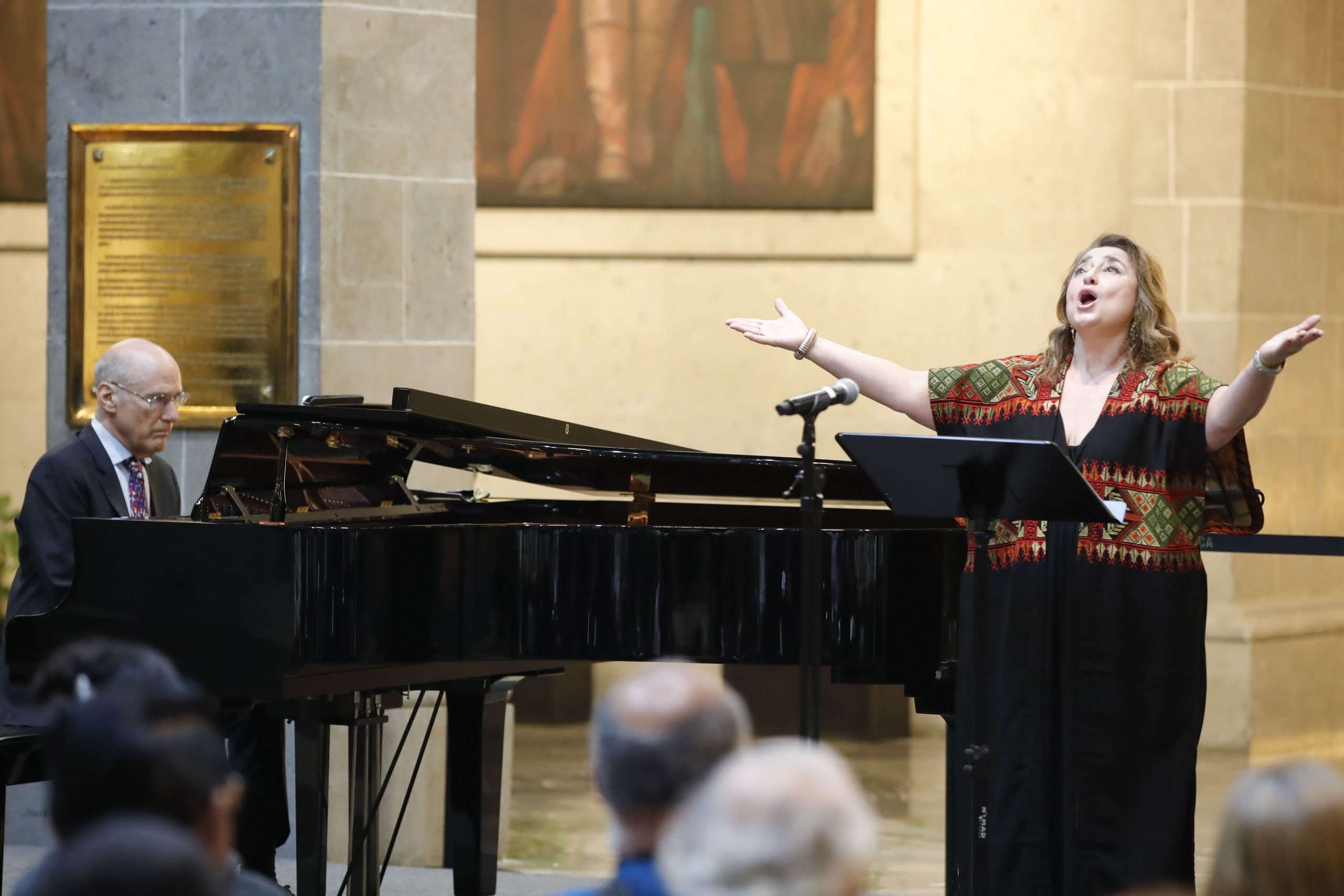 Música para honrar la fe, el amor y el dolor en el Senado