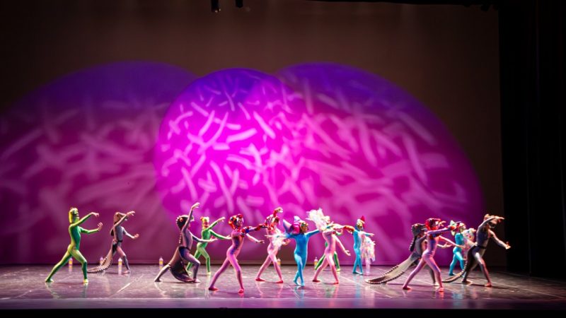 Celebra 48 años de historia