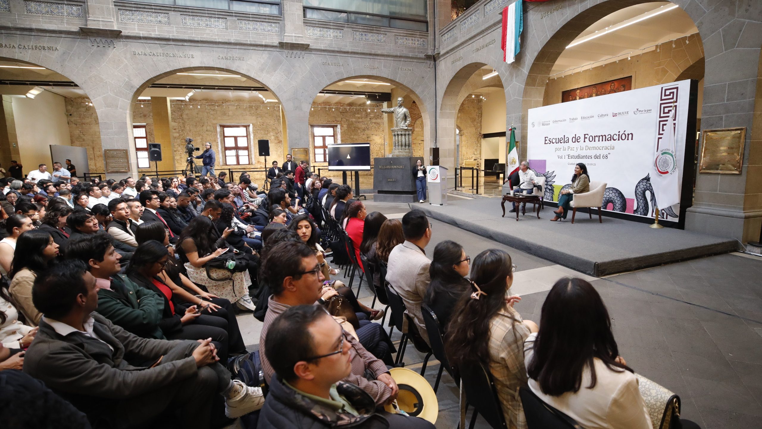 Fundamental promover la formación de jóvenes comprometidos con la paz y el desarrollo de México