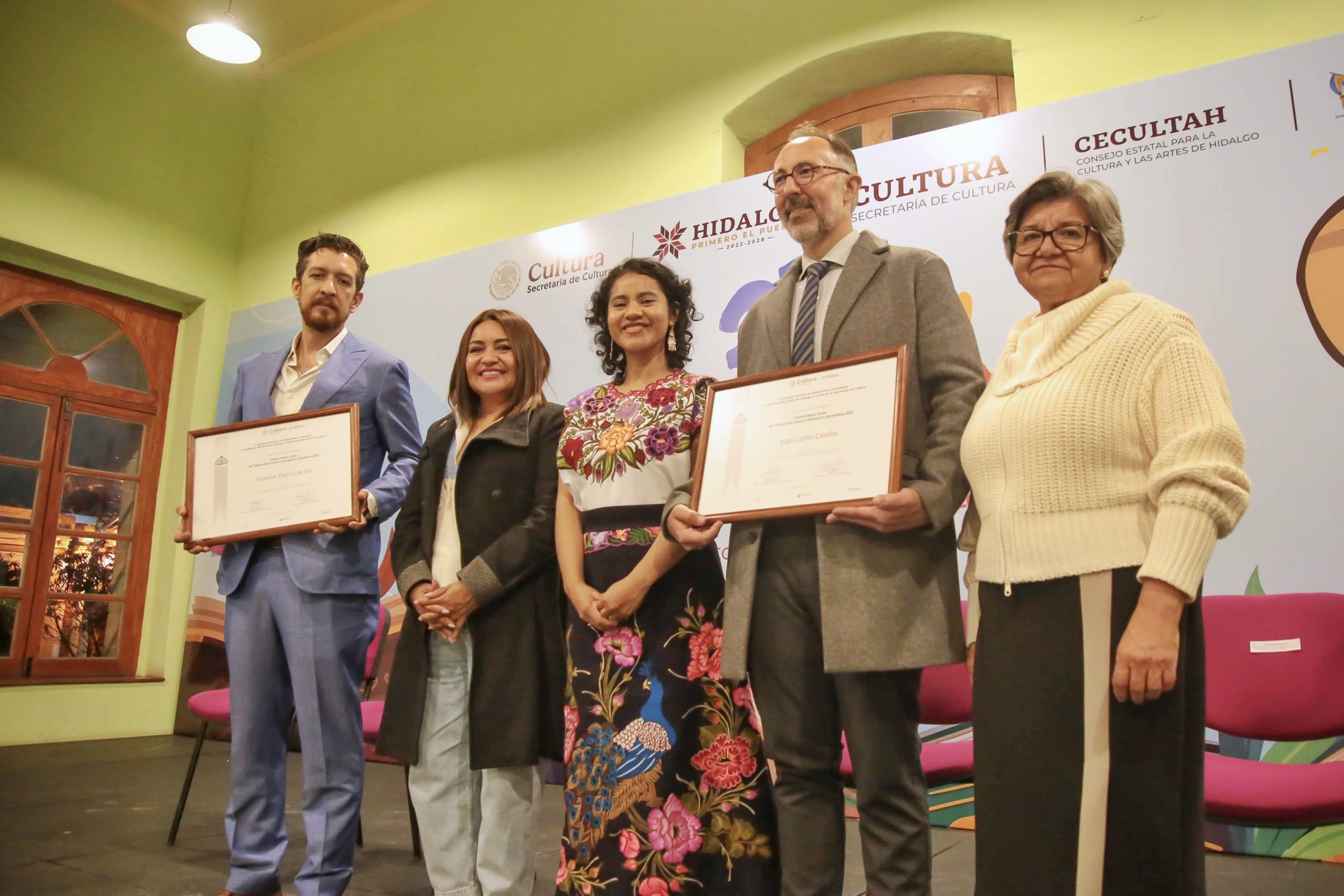 Reciben Gustavo Osorio de Ita y Juan Carlos Calvillo premio Bellas Artes de Traducción Literaria Margarita Michelena 2025