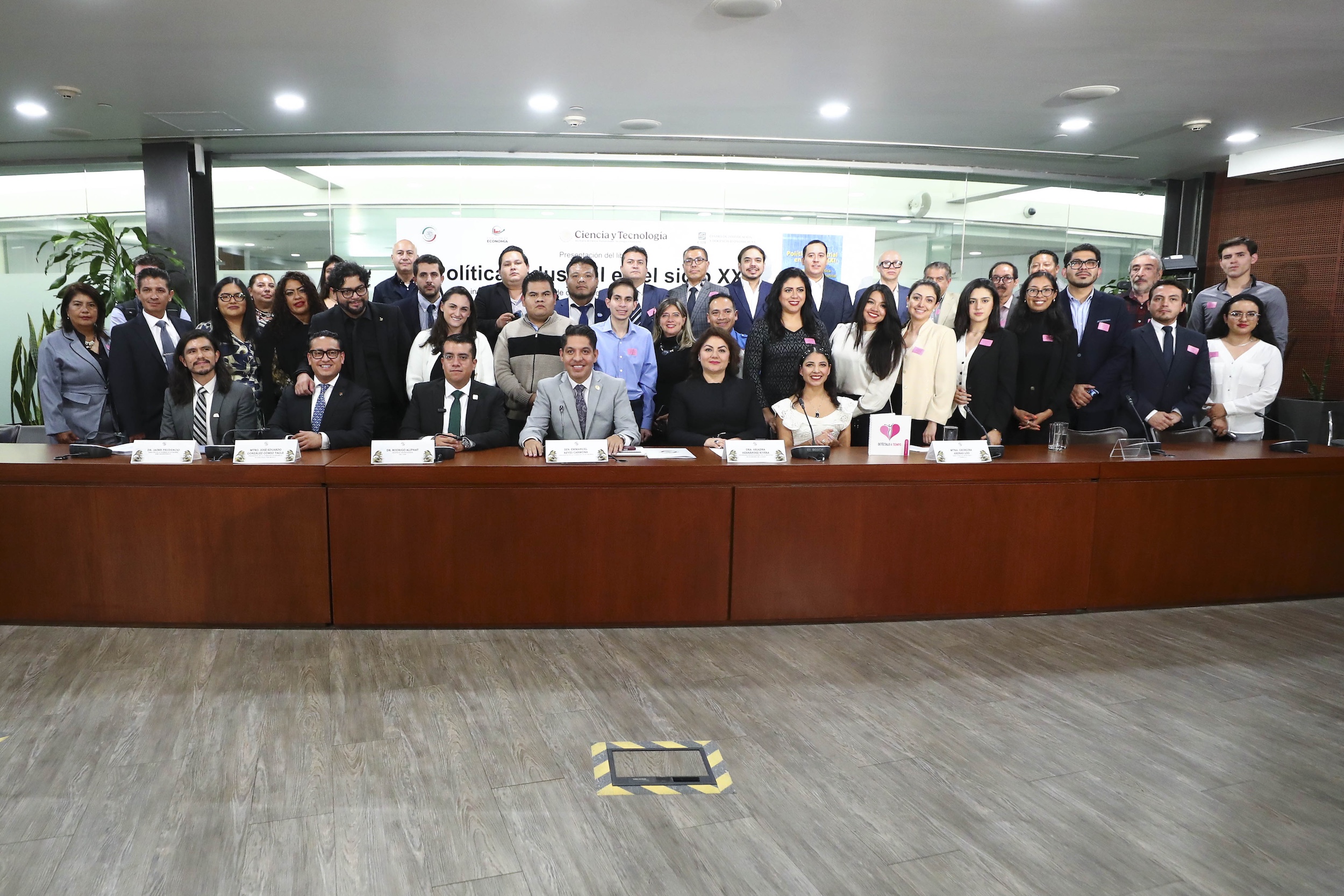 Analizan en el Senado la política industrial en el siglo XXI