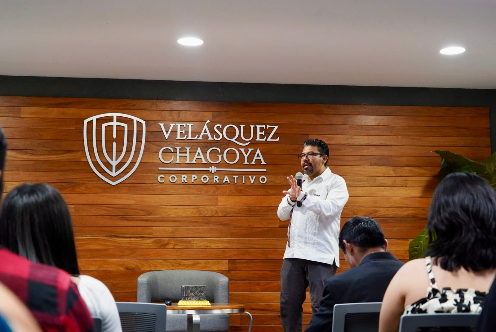 Participan universitarios en conversatorio “¿Mandato revocable? El papel de las juventudes en el control del poder”