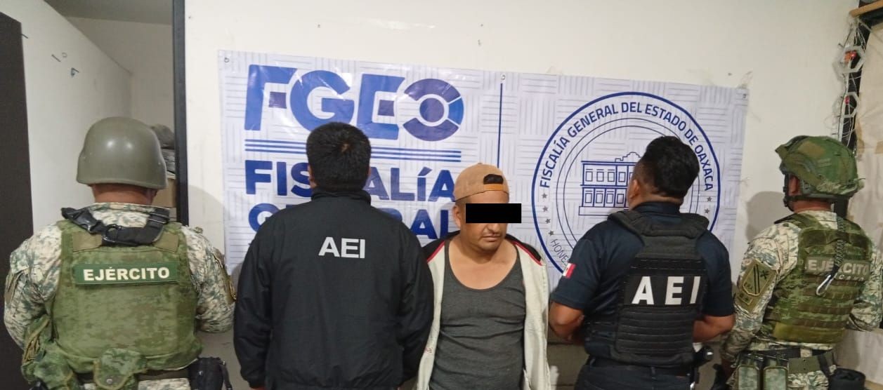 Catea domicilio en la Villa de Mitla; Detiene a una persona y aseguran dosis de droga