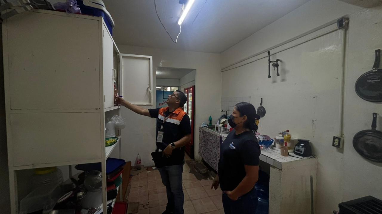 Refuerza Coepriso acciones de vigilancia sanitaria en el Conalep 145 de Santiago Huajolotitlán, Oaxaca