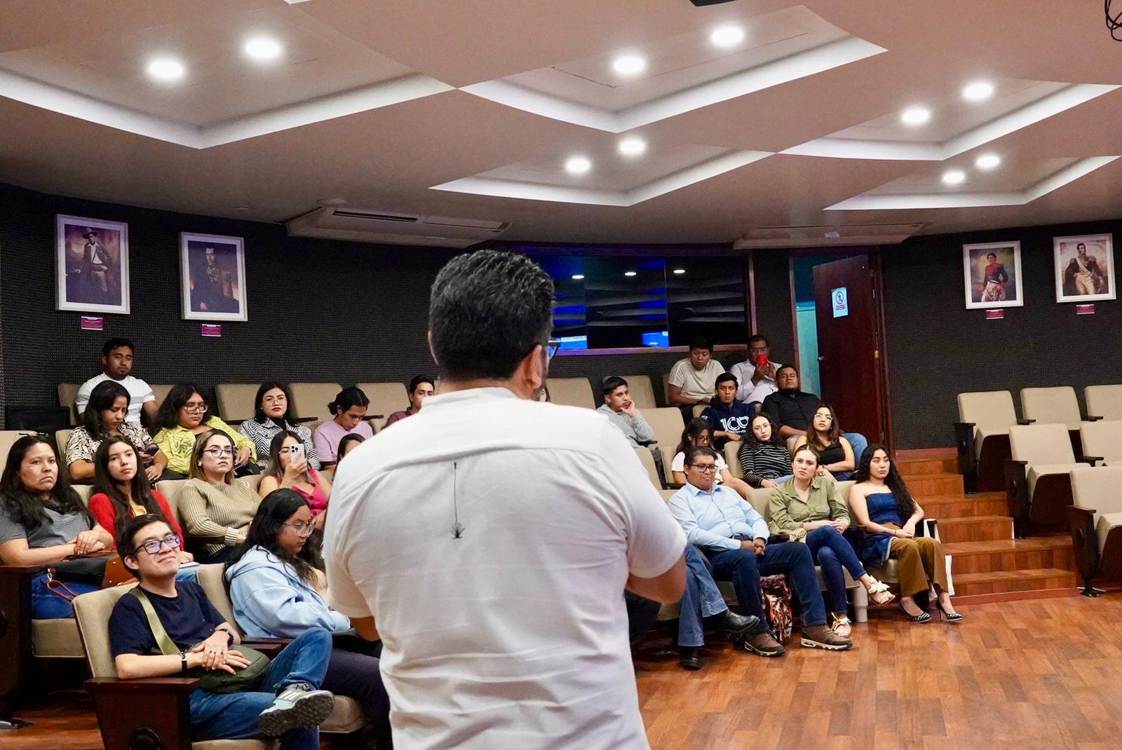 Exponen juventudes oaxaqueñas sus opiniones sobre la Revocación de Mandato