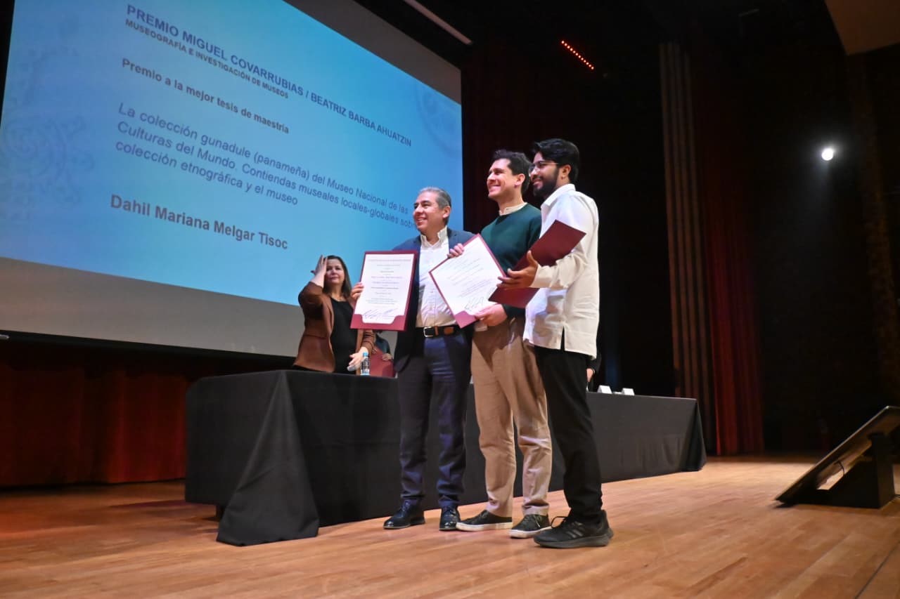 Recibe la Exposición Damián Ortega: Pico y elote mención honorífica en los premios INAH