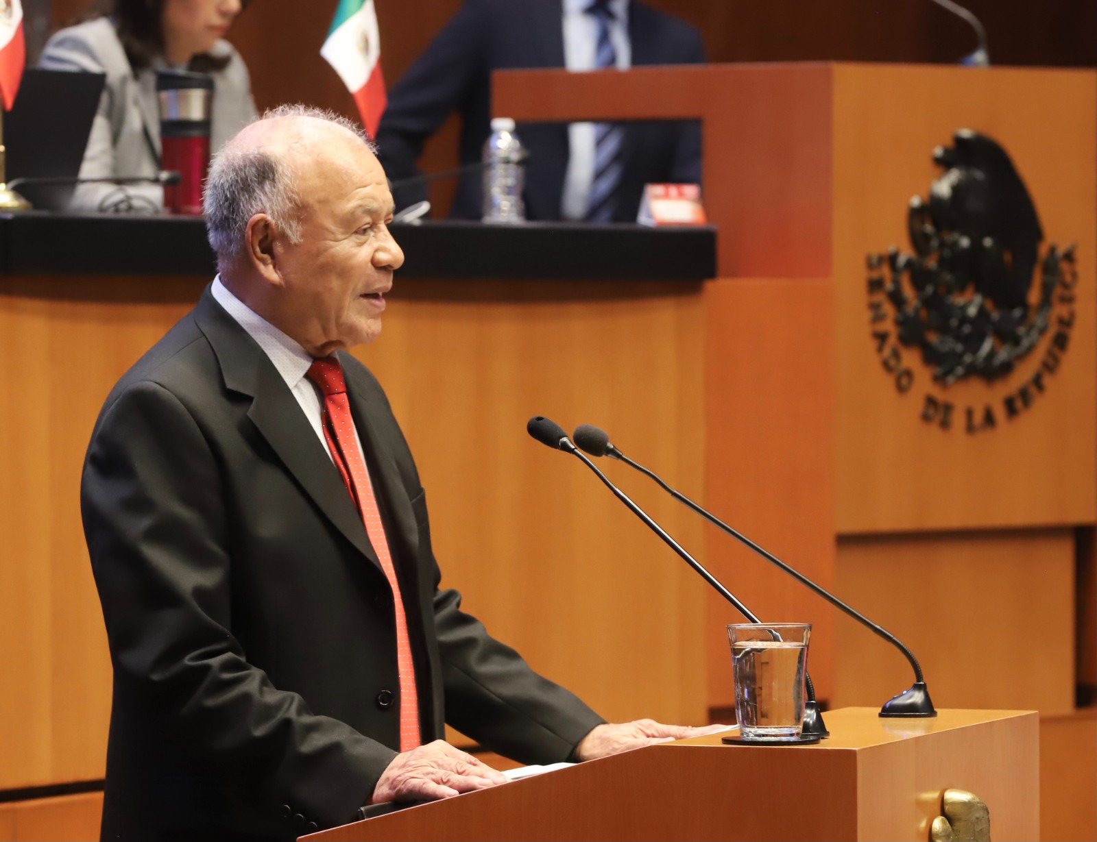 Propone senador prohibir uso de dispositivos móviles para alumnos de educación básica