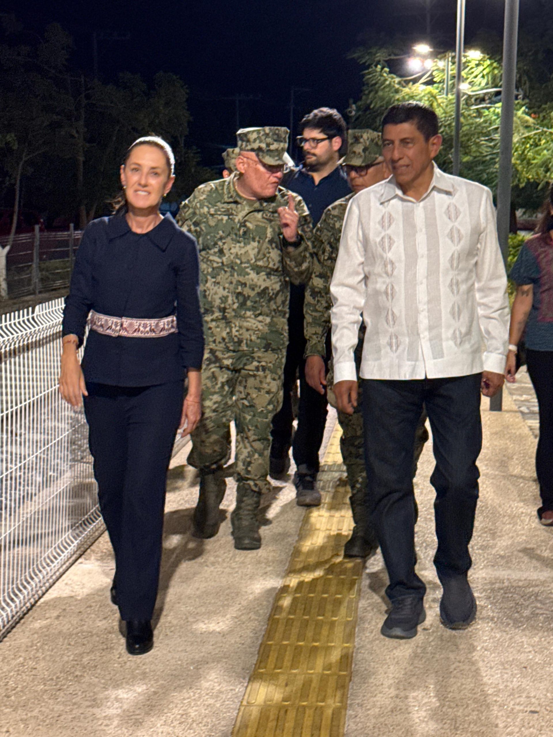 Evalúan presidenta y gobernador atención integral a familias afectadas por descarrilamiento del Tren Interoceánico