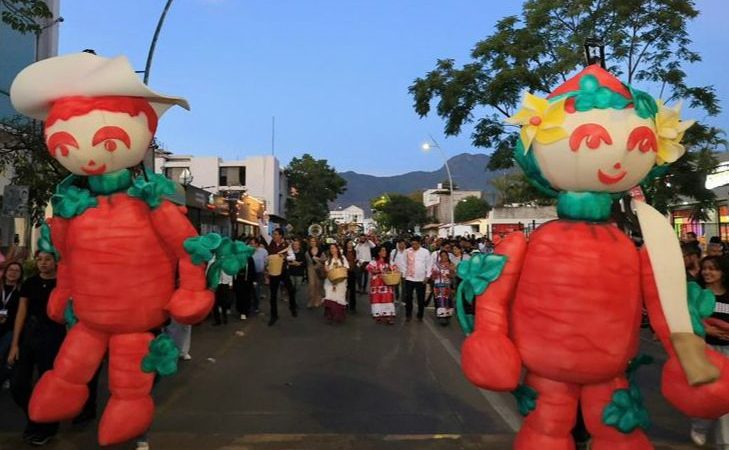 Celebran 10 mil personas