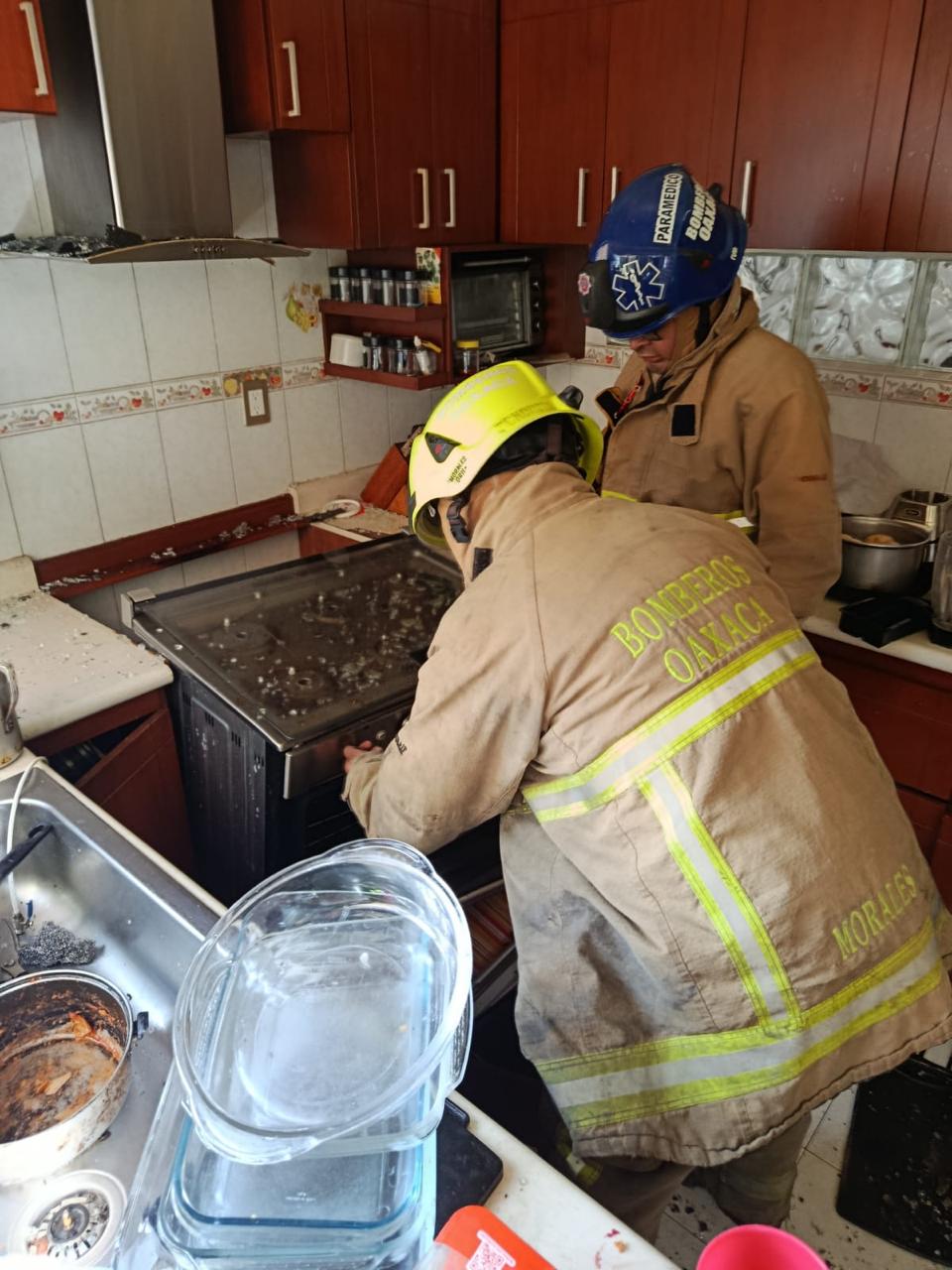 Atiende Heroico Cuerpo de Bomberos explosión en domicilio de la colonia Reforma, en Oaxaca