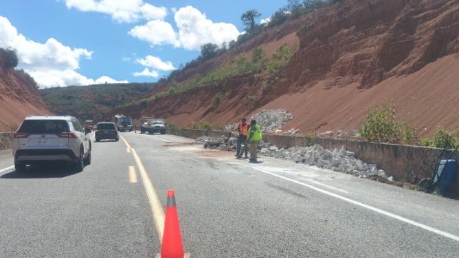 Atiende Gobierno del Estado accidente registrado en la autopista Oaxaca-Cuacnopalan