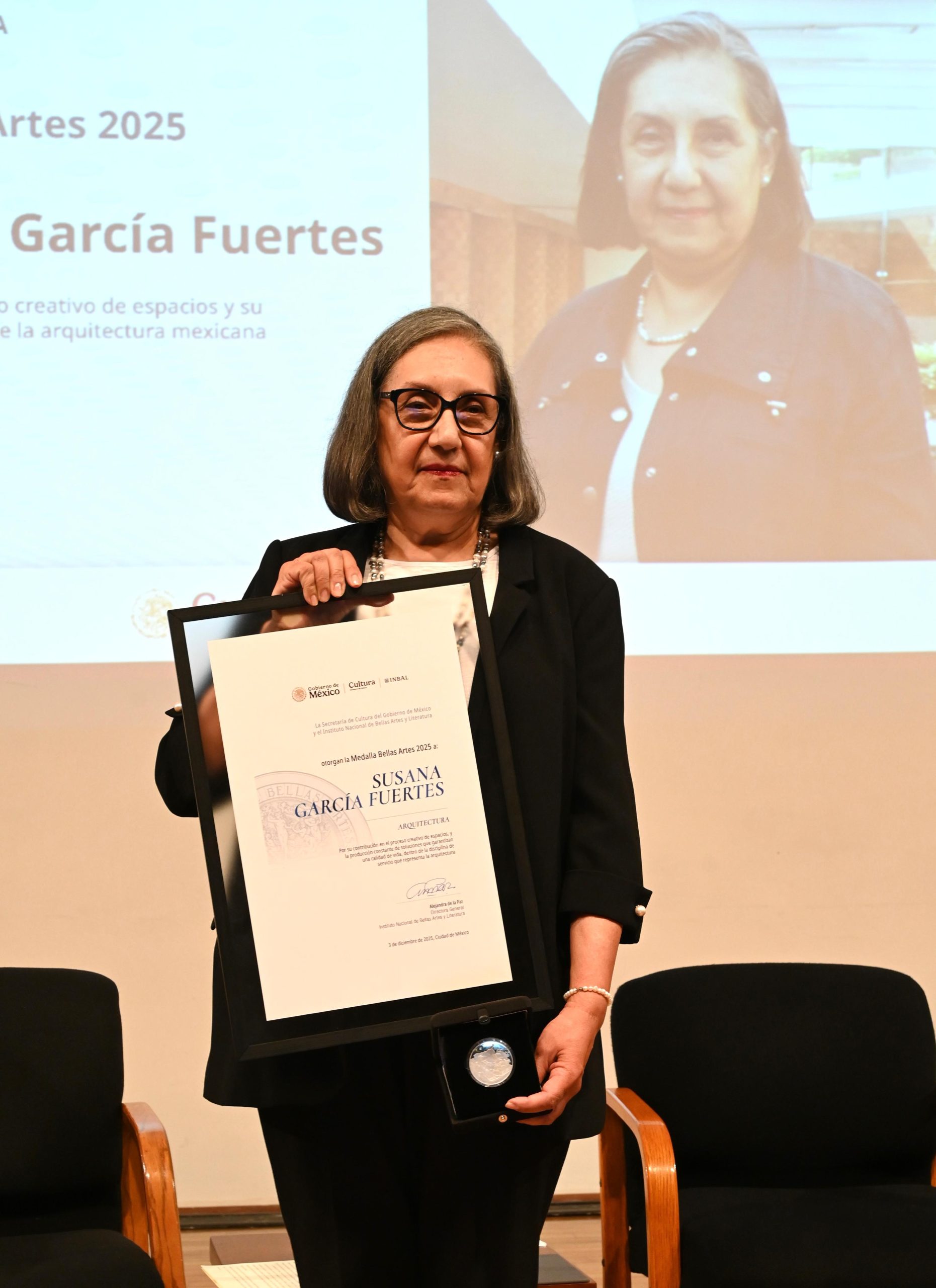 Recibe Susana García Fuentes la Medalla Bellas Artes en la disciplina de Arquitectura