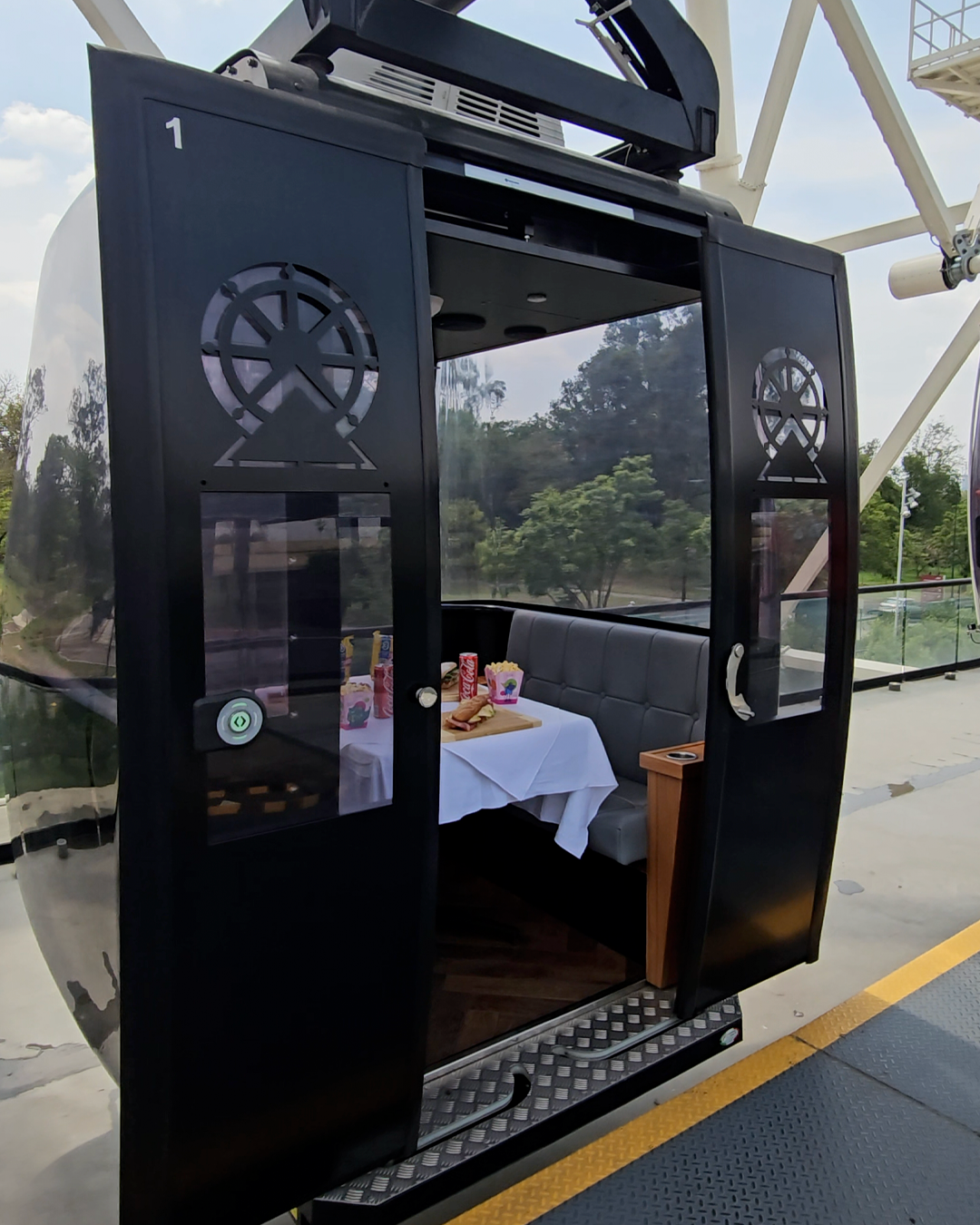 Vive San Valentín en las alturas en Aztlán Feria de Chapultepec