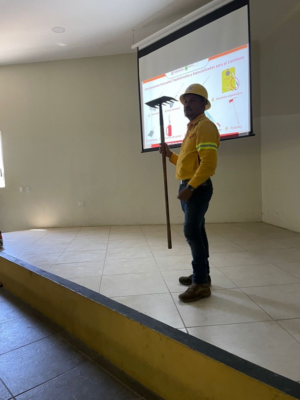 Capacita Coesfo a autoridades y Policía Municipal de San Pedro Jicayán para prevenir incendios forestales