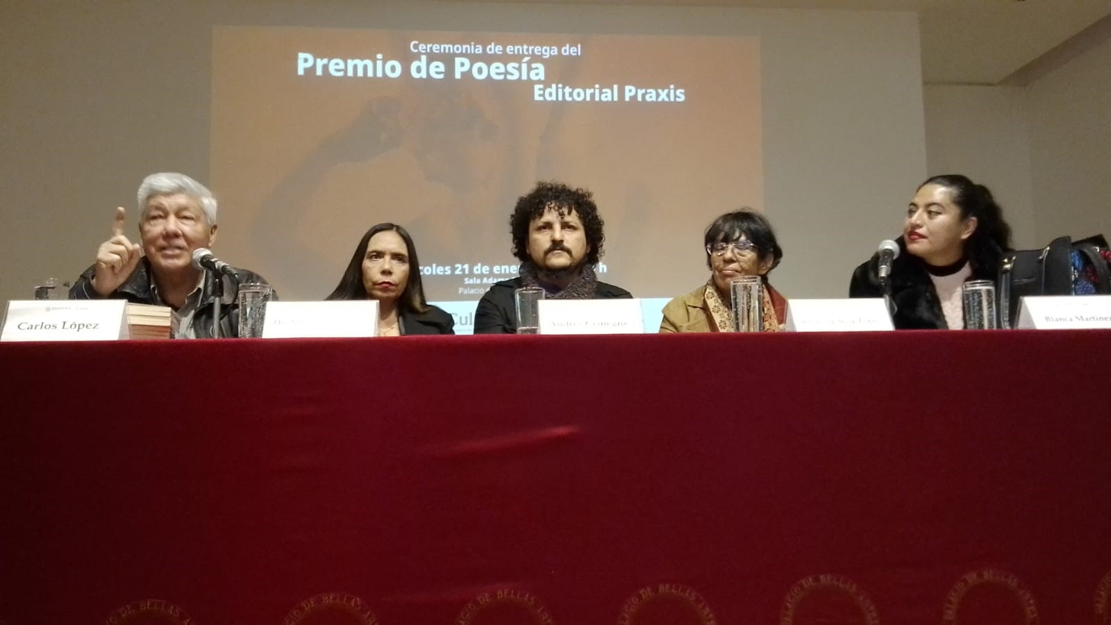 Recibe escritor Andrés Cisnegro el Premio de Poesía Editoral Praxis
