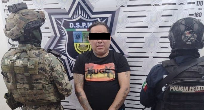 Detienen a jefe de plaza