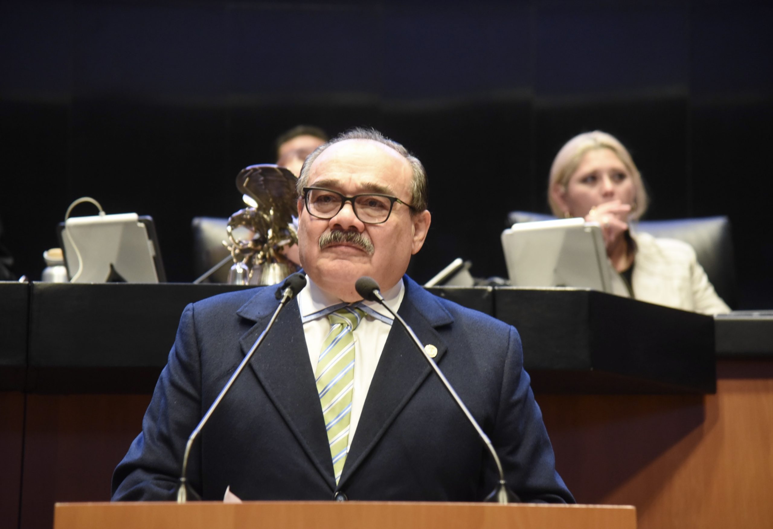 Propone senador garantizar derechos a trabajadores suplentes del sector salud del ISSSTE