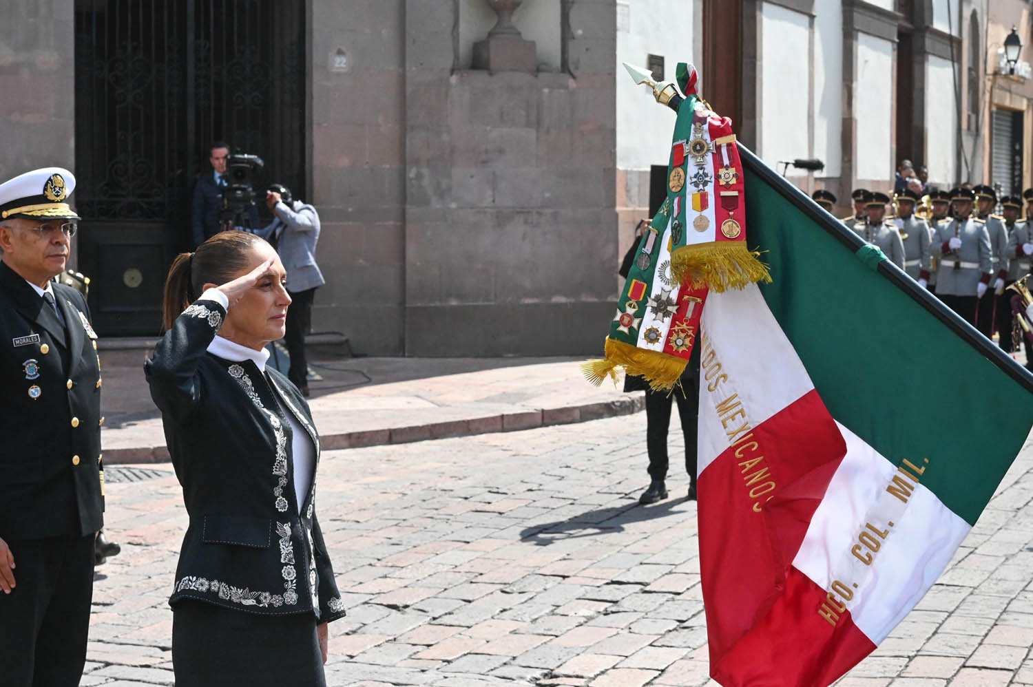 México no se arrodilla y no se vende: presidenta Claudia Sheinbaum