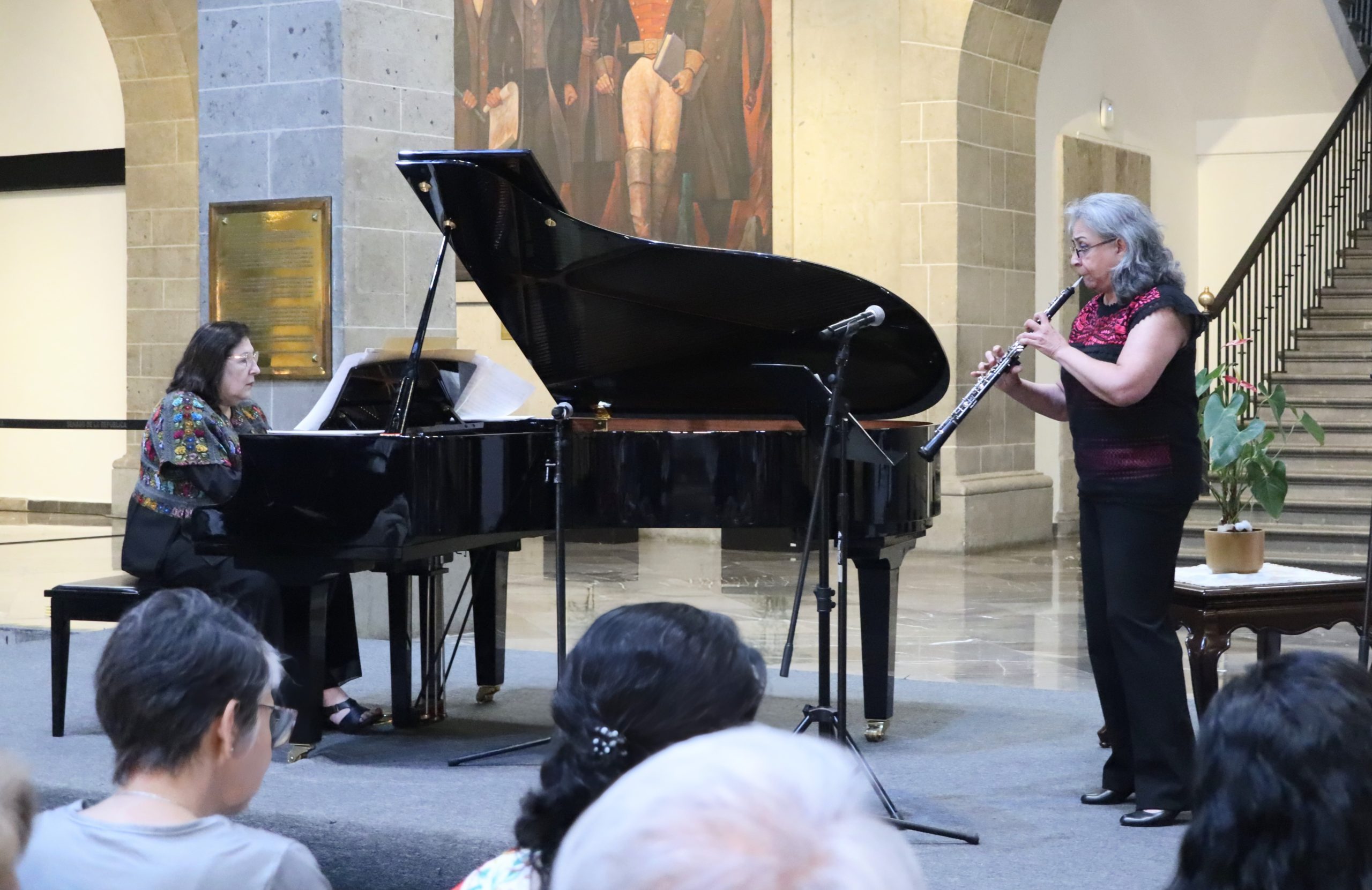 Interpretan virtuosas del oboe y el piano piezas de mujeres compositoras de diferentes épocas