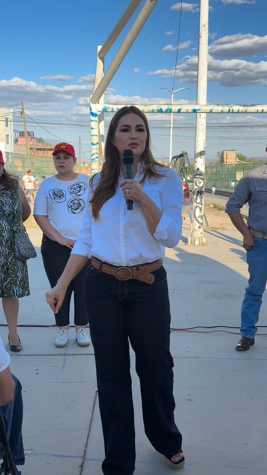 Llama senadora a apoyar a campesinos y transportistas con el costo del diésel