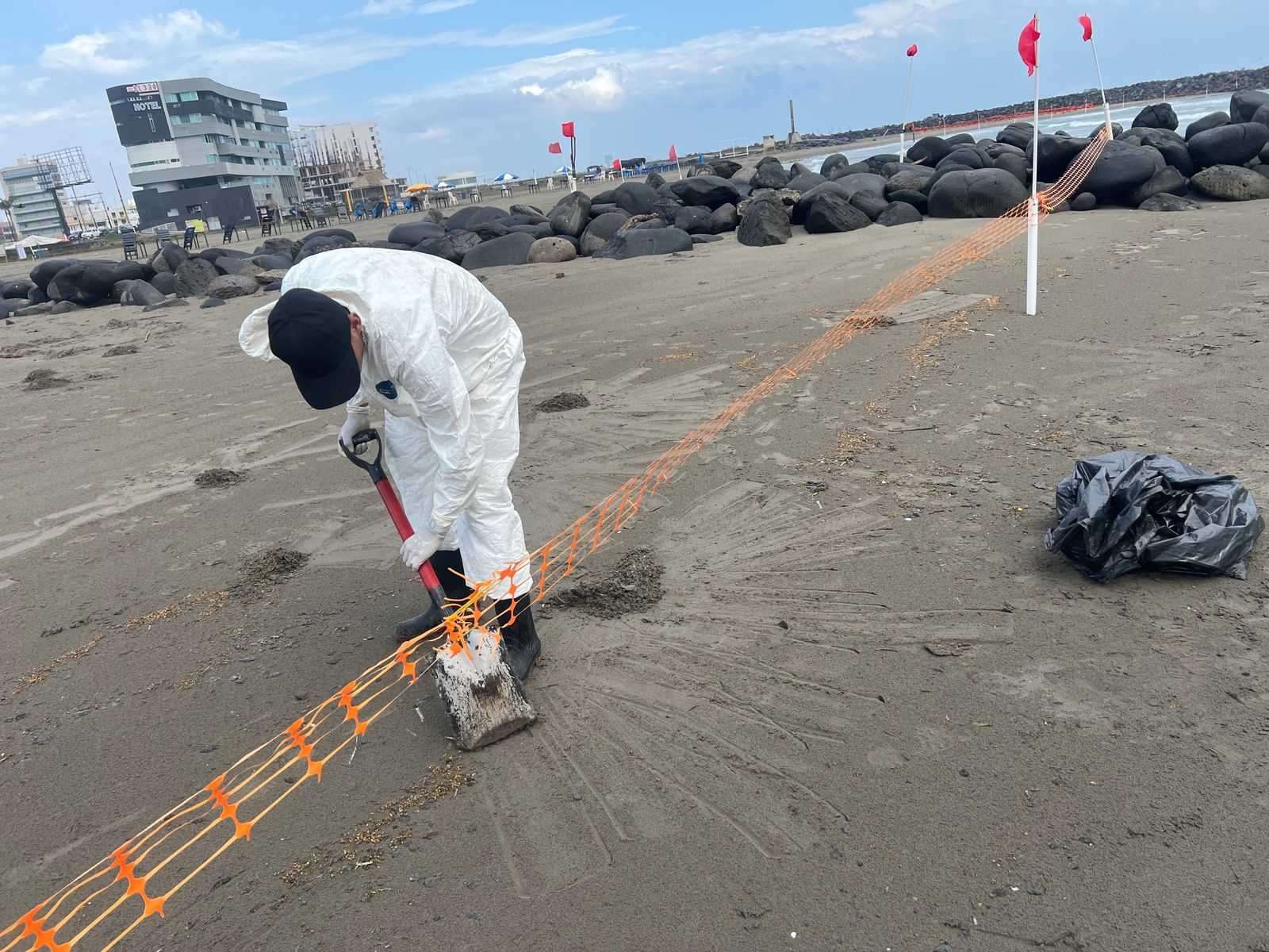 Actualiza Grupo Interinstitucional avances y refuerza acciones integrales ante presencia de hidrocarburos en costas del Golfo de México