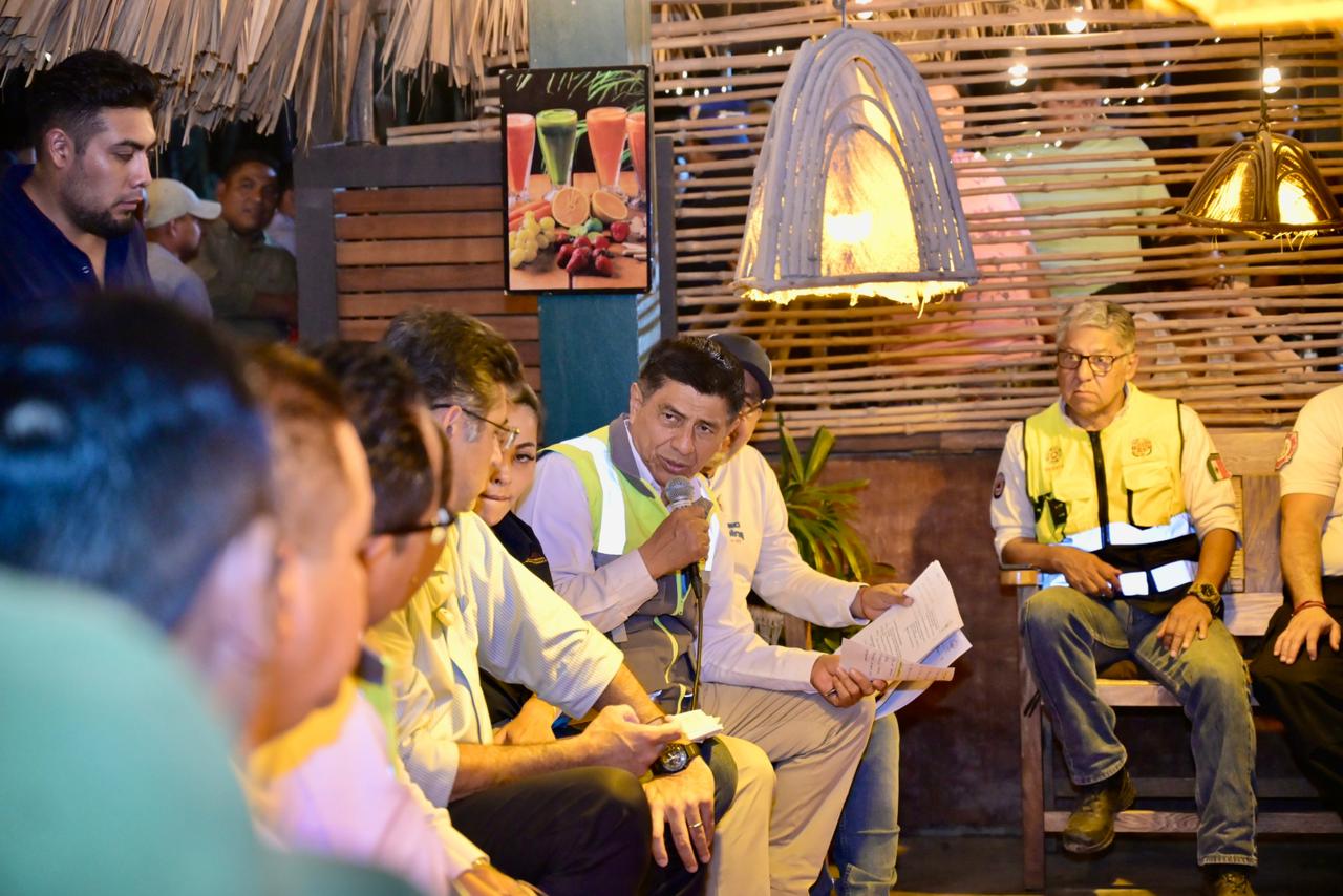 Anuncian Plan de atención inmediata para sector turístico afectado por incendio en Punta Zicatela