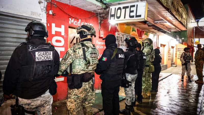 Ejecutan orden de cateo