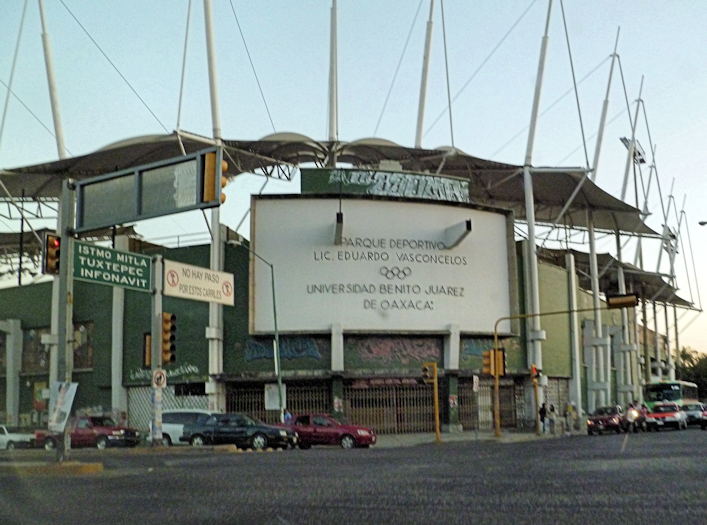 Consuma magnate Harp Helú despojo del Estadio “Eduardo Vasconcelos” a la UABJO; hasta el nombre le vuela