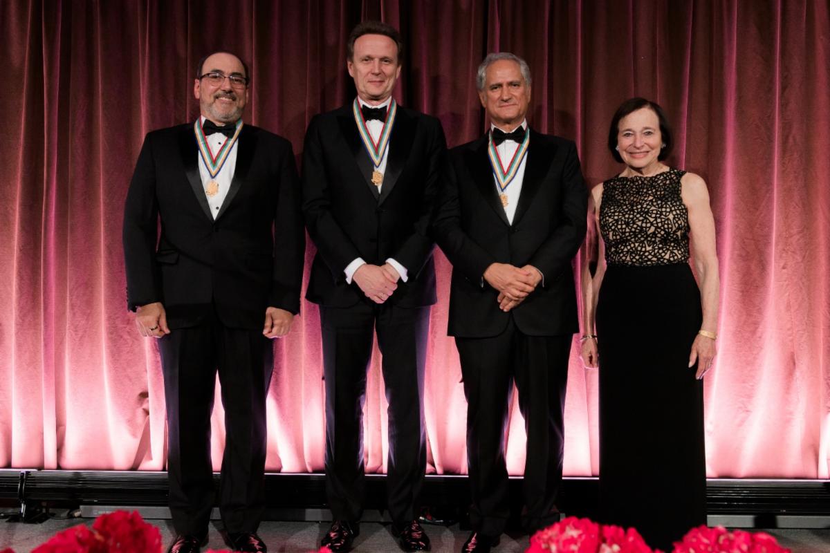 Alejandro Soberón, fundador y CEO de OCESA, recibe la Medalla de Oro de Americas Society por sus contribuciones al progreso de México y AL