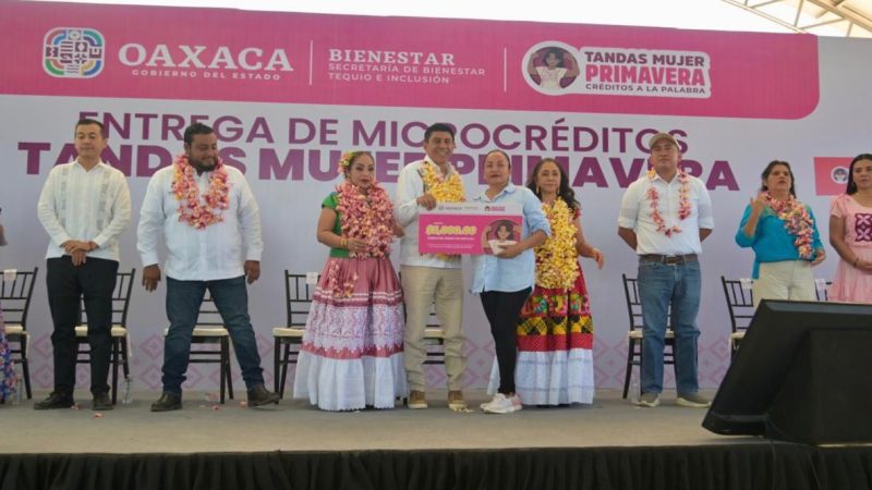Otorgan apoyos a mujeres