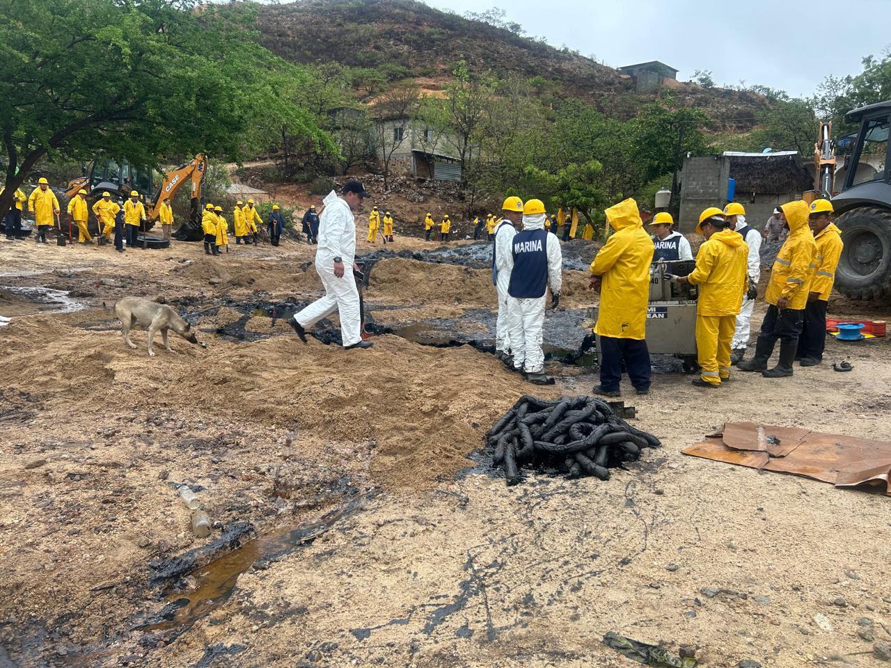 Avanzan acciones de atención tras reparación de ducto en Salina Cruz, Oaxaca