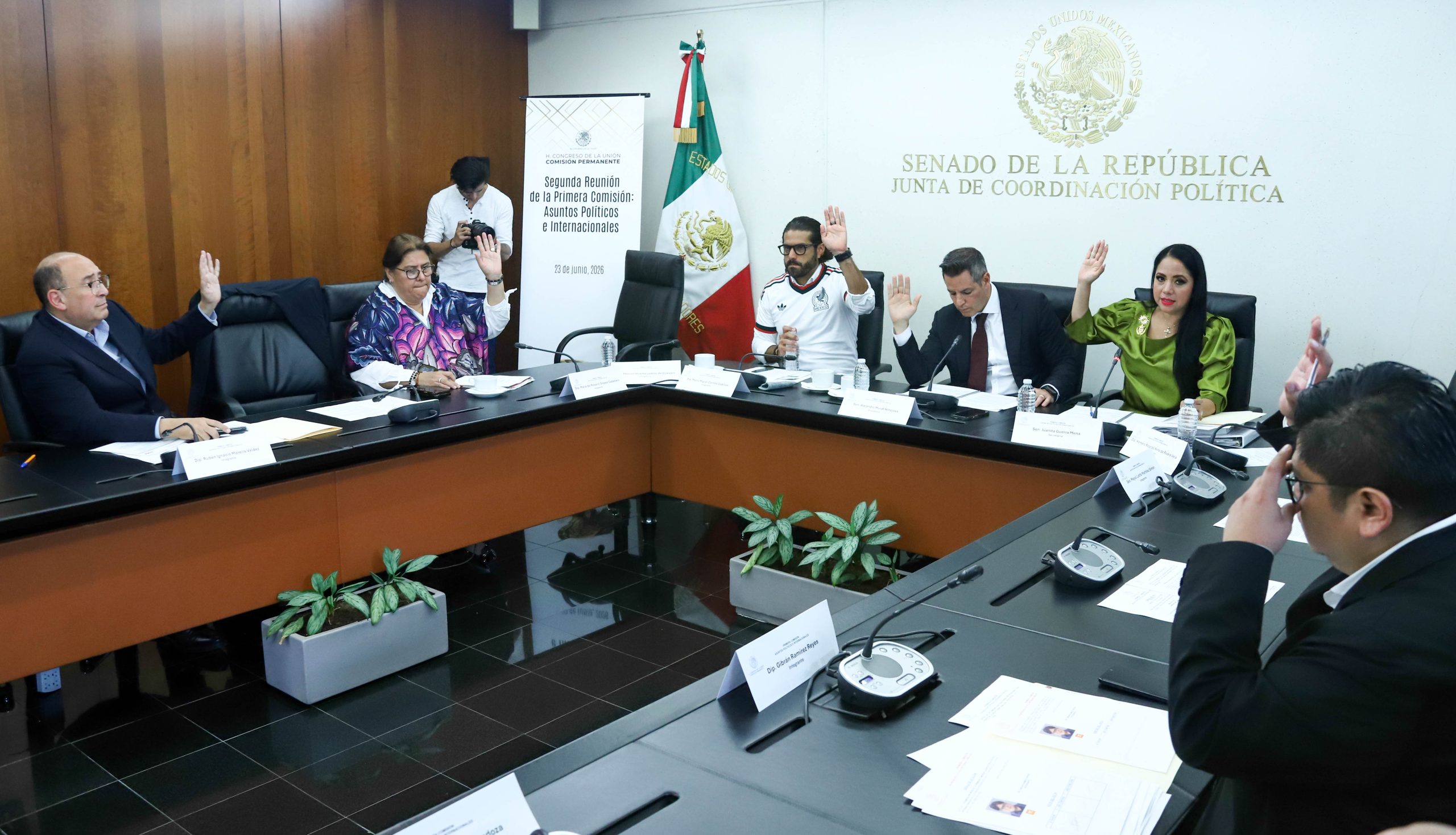 Avanza en Primera Comisión Dictamen que solicita agilizar expedición de visas con motivo del Mundial