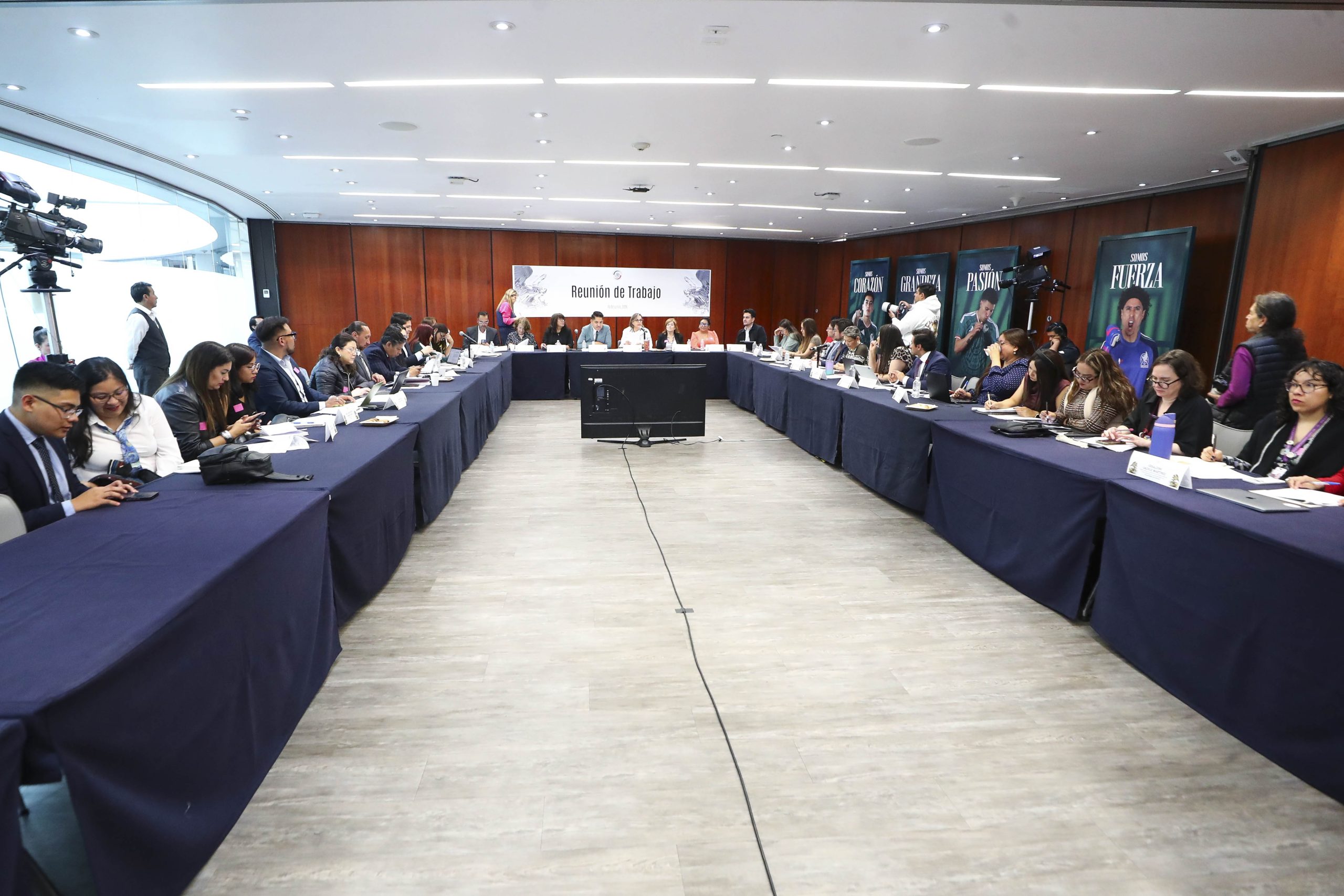 Revisan alcances de iniciativa para reconocer de manera expresa los derechos sexuales y reproductivos