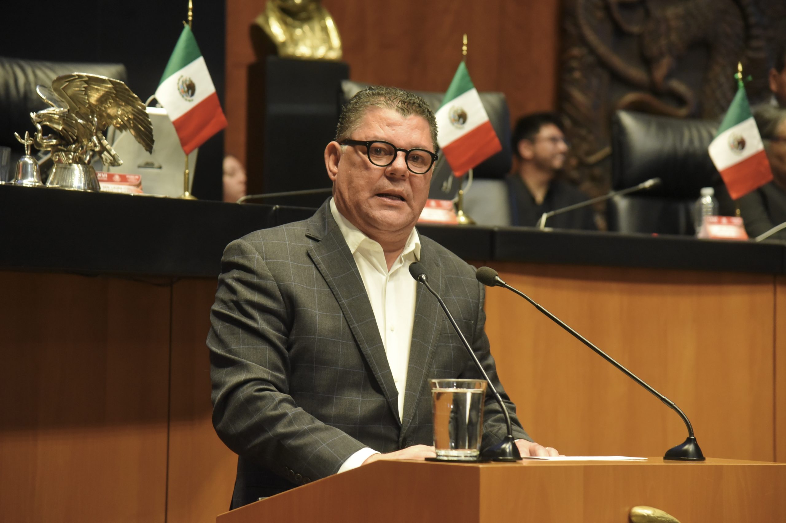 Busca senador dotar de certeza jurídica a municipios para financiar servicio de alumbrado público