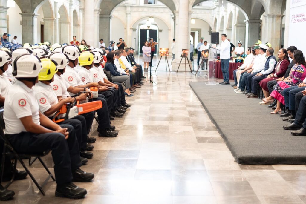 Reconoce Gobierno de Oaxaca 72 años de servicio del Heroico Cuerpo de Bomberos